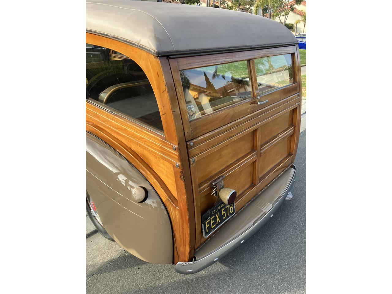 Plymouth-Woody-wagon-1940-Cocoa-Brown-Saddle-27