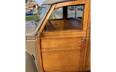 Plymouth-Woody-wagon-1940-Cocoa-Brown-Saddle-29