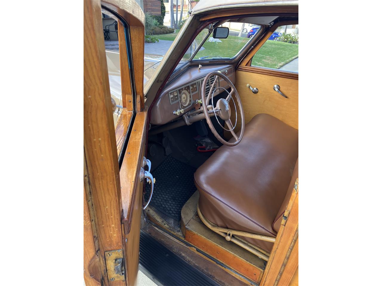 Plymouth-Woody-wagon-1940-Cocoa-Brown-Saddle-3