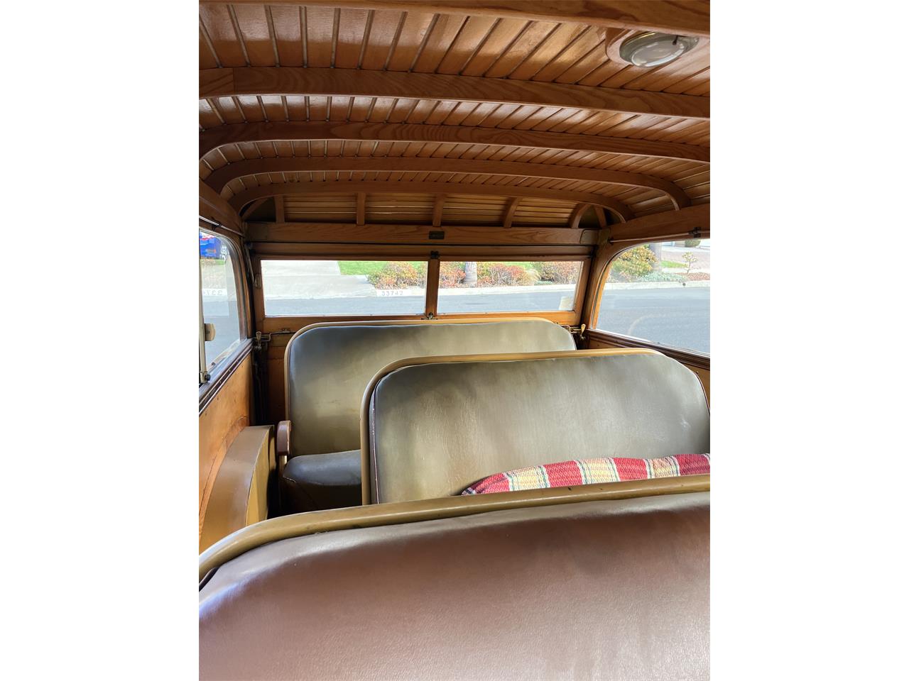 Plymouth-Woody-wagon-1940-Cocoa-Brown-Saddle-33