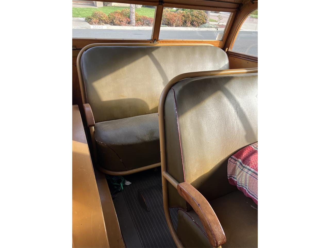 Plymouth-Woody-wagon-1940-Cocoa-Brown-Saddle-34