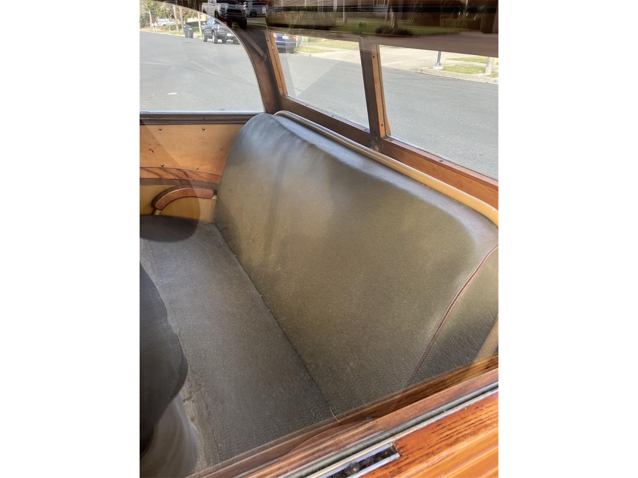 Plymouth-Woody-wagon-1940-Cocoa-Brown-Saddle-35
