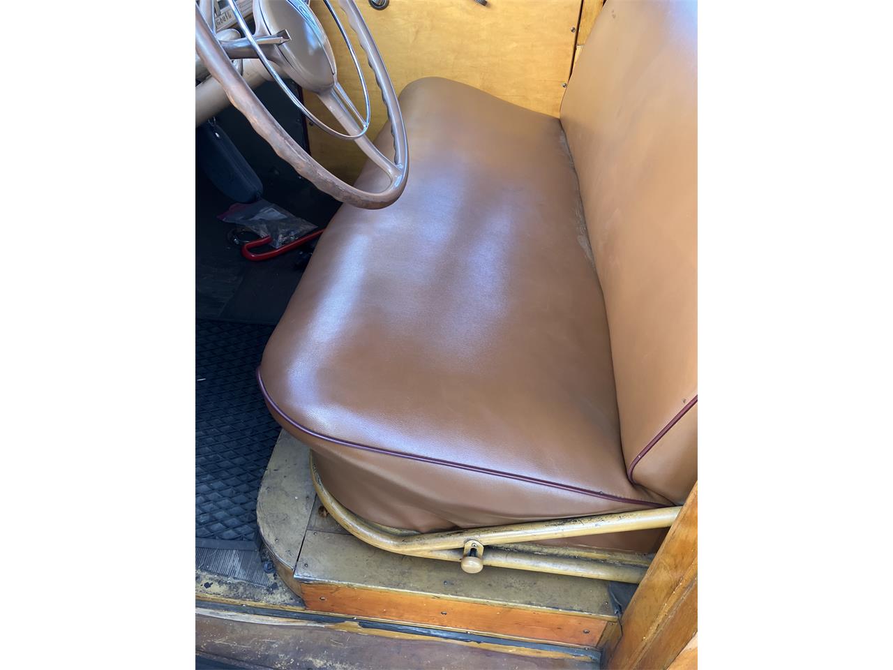 Plymouth-Woody-wagon-1940-Cocoa-Brown-Saddle-38
