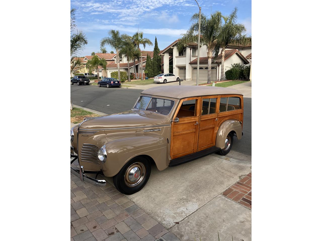 Plymouth-Woody-wagon-1940-Cocoa-Brown-Saddle-6