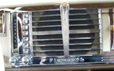 Plymouth-Woody-wagon-1940-Maroon-Brown-19