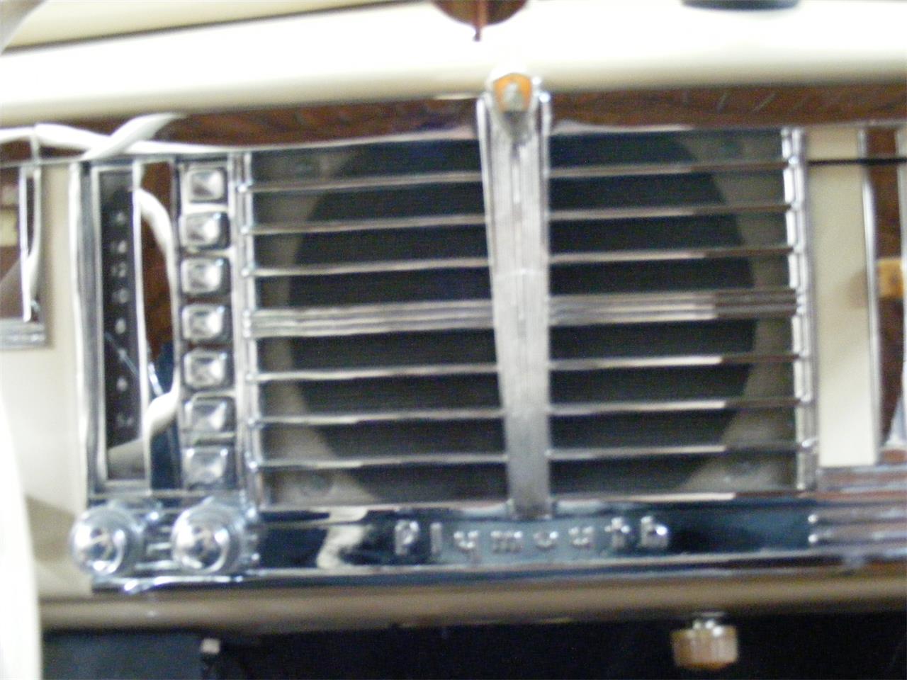 Plymouth-Woody-wagon-1940-Maroon-Brown-19