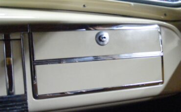 Plymouth-Woody-wagon-1940-Maroon-Brown-21