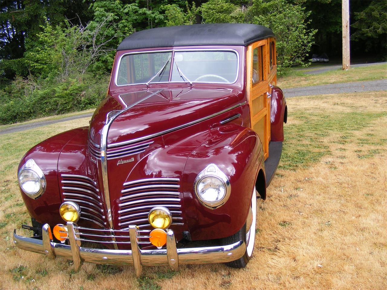 Plymouth-Woody-wagon-1940-Maroon-Brown-24