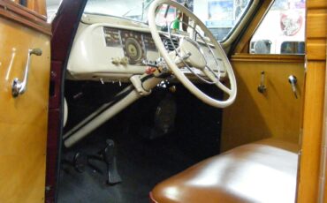 Plymouth-Woody-wagon-1940-Maroon-Brown-26