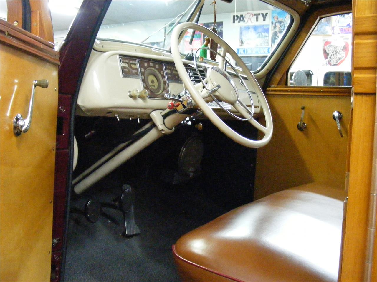 Plymouth-Woody-wagon-1940-Maroon-Brown-26