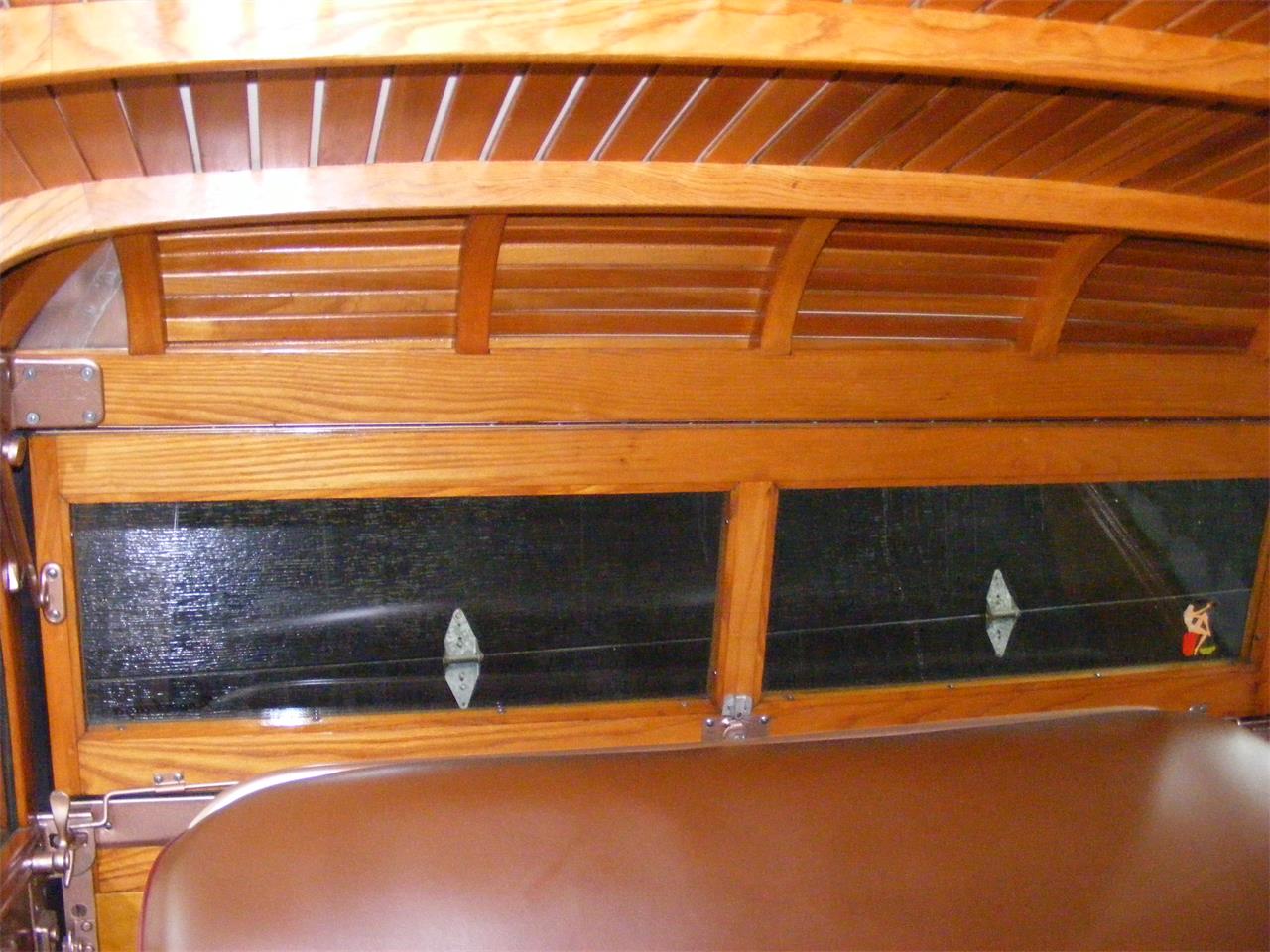 Plymouth-Woody-wagon-1940-Maroon-Brown-29