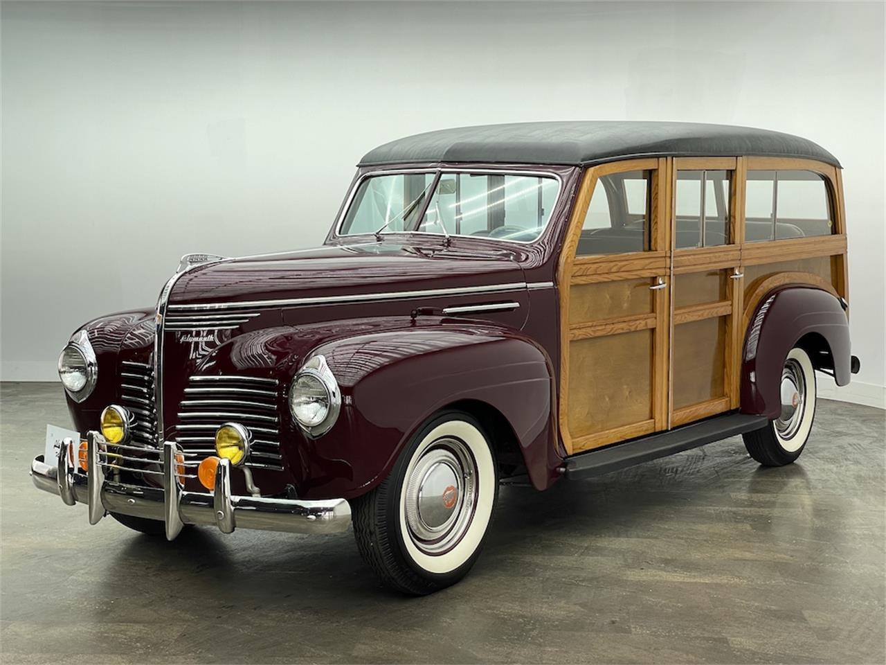 Plymouth-Woody-wagon-1940-Maroon-Brown-30