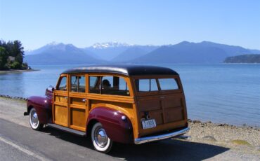 Plymouth-Woody-wagon-1940-Maroon-Brown-32