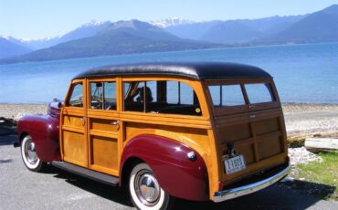 Plymouth-Woody-wagon-1940-Maroon-Brown-33