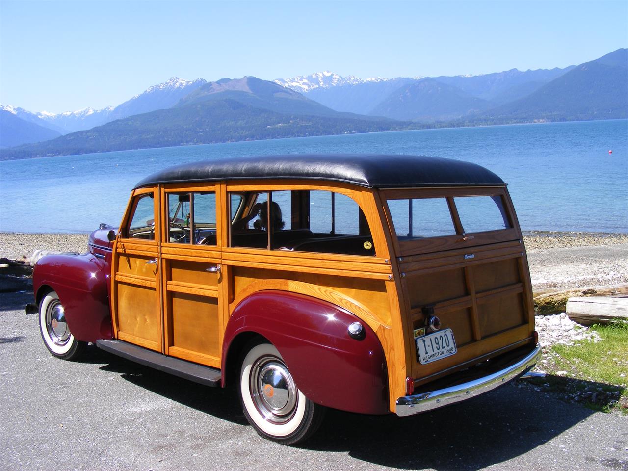 Plymouth-Woody-wagon-1940-Maroon-Brown-33