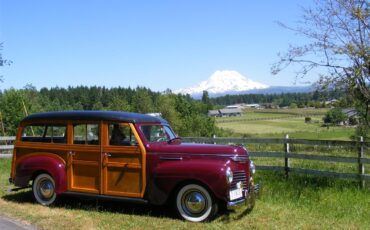 Plymouth-Woody-wagon-1940-Maroon-Brown-37