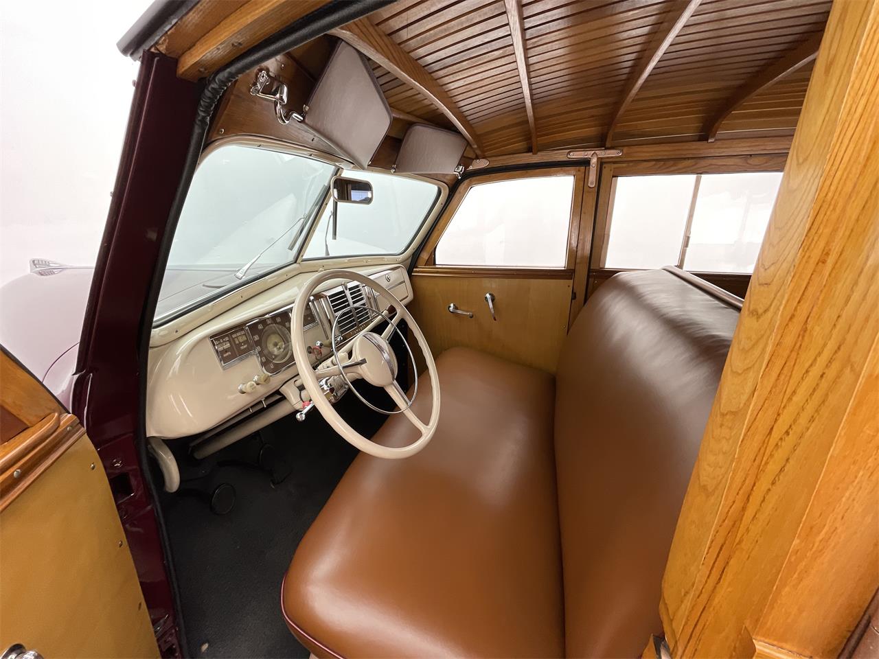 Plymouth-Woody-wagon-1940-Maroon-Brown-40