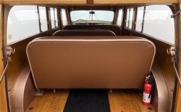Plymouth-Woody-wagon-1940-Maroon-Brown-41