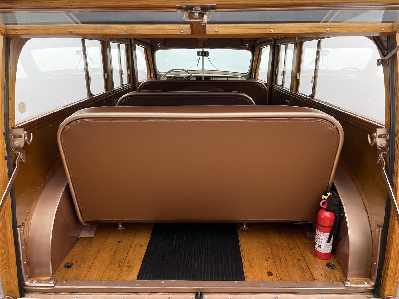 Plymouth-Woody-wagon-1940-Maroon-Brown-41
