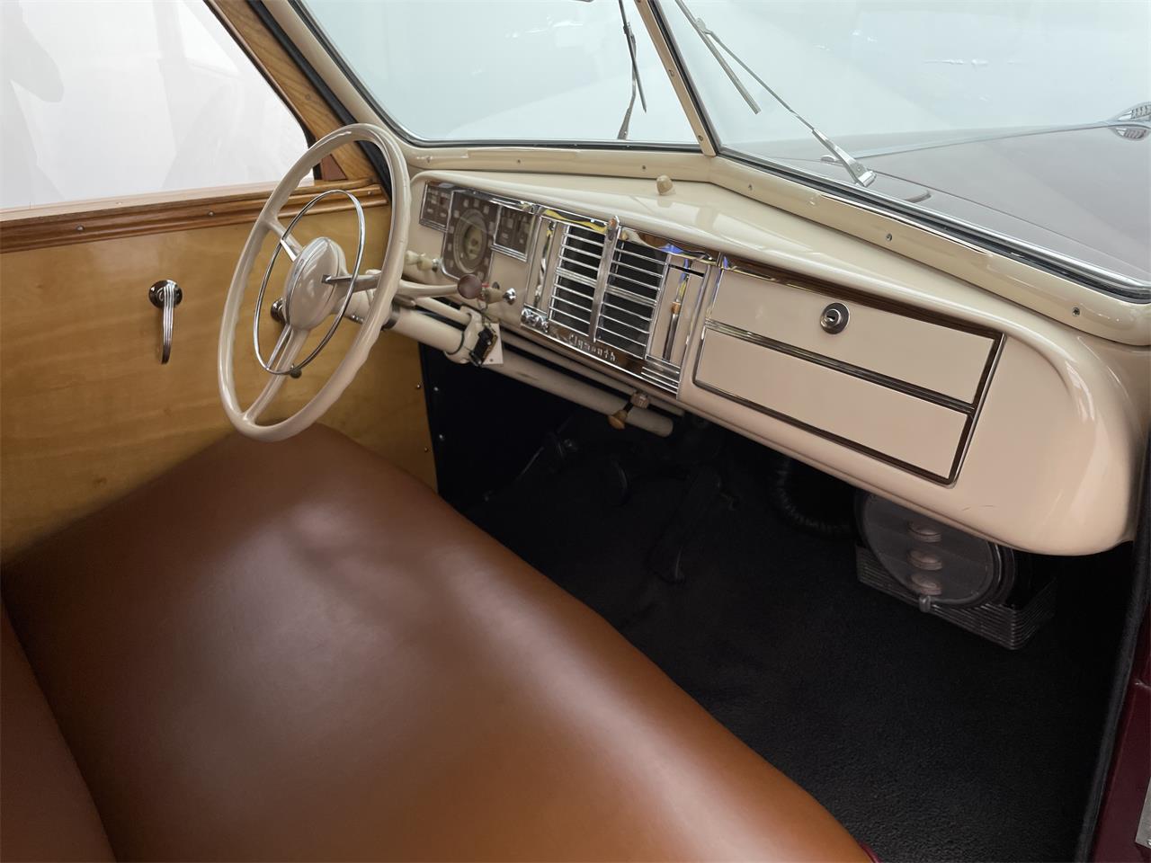 Plymouth-Woody-wagon-1940-Maroon-Brown-43