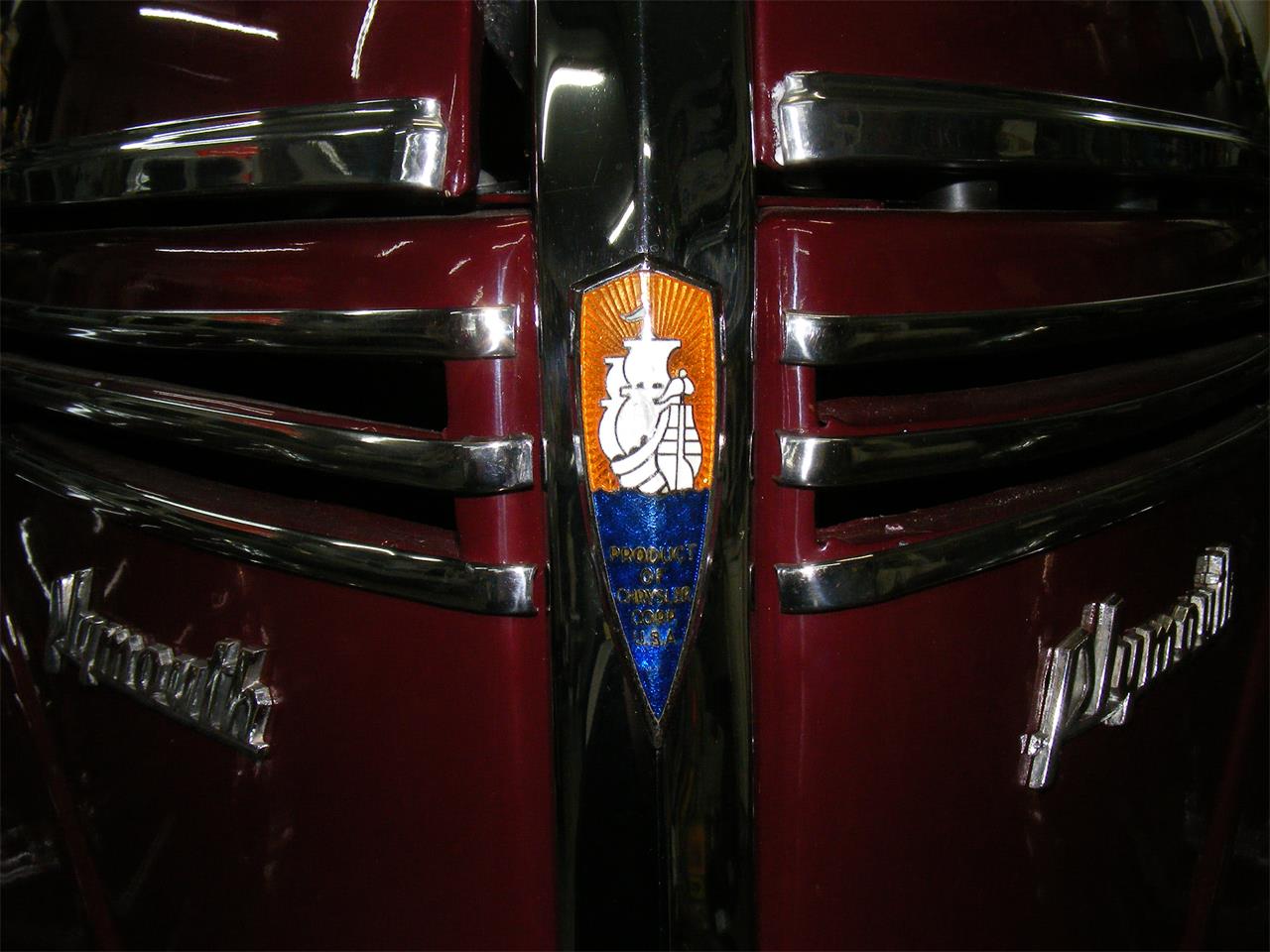 Plymouth-Woody-wagon-1940-Maroon-Brown-45