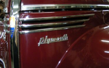 Plymouth-Woody-wagon-1940-Maroon-Brown-48