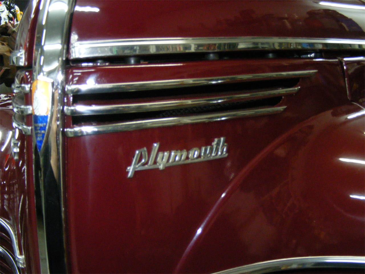 Plymouth-Woody-wagon-1940-Maroon-Brown-48