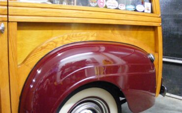 Plymouth-Woody-wagon-1940-Maroon-Brown-50