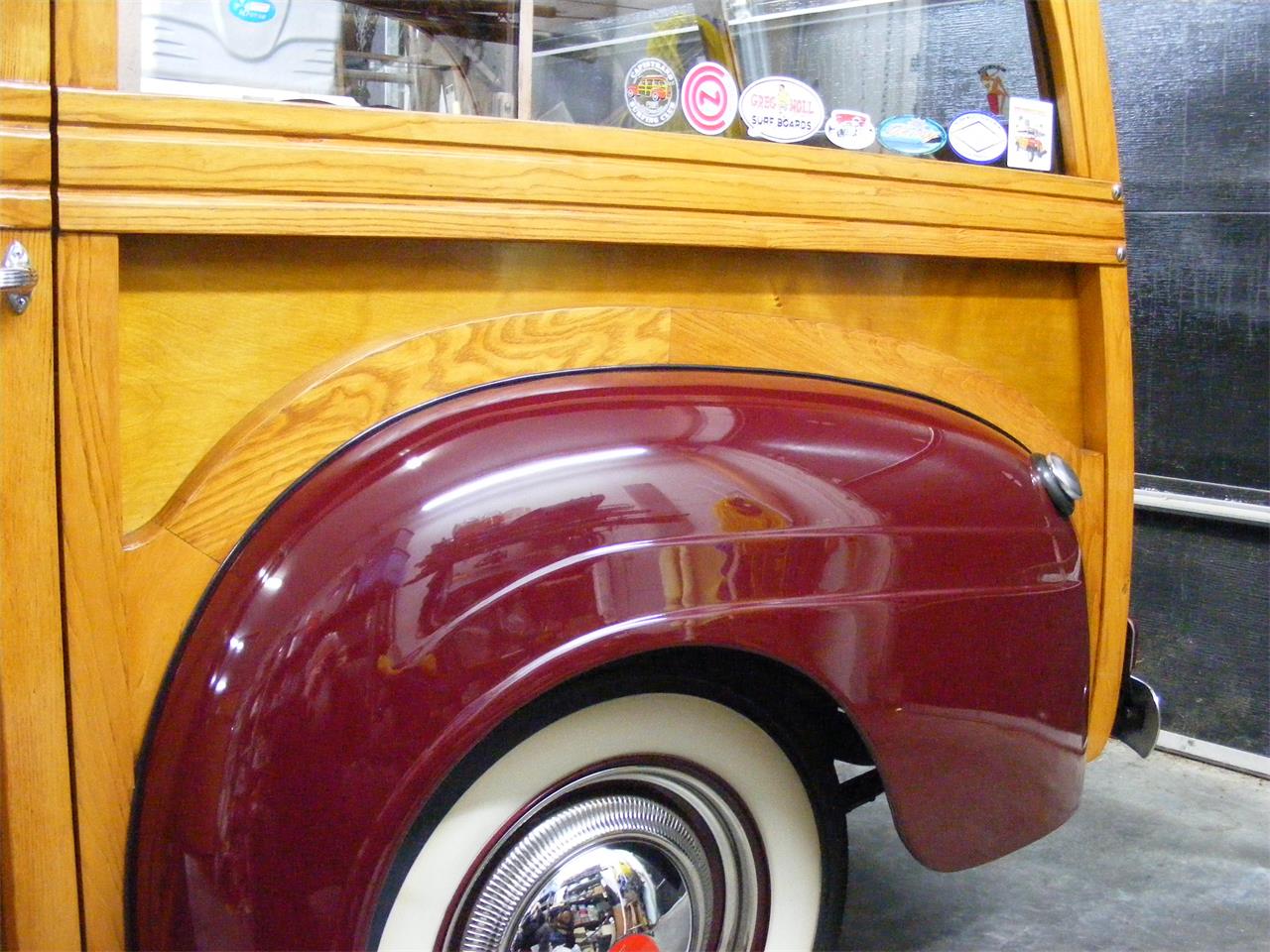 Plymouth-Woody-wagon-1940-Maroon-Brown-50