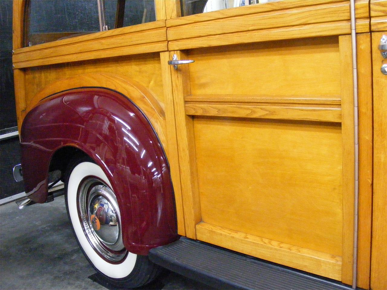 Plymouth-Woody-wagon-1940-Maroon-Brown-8