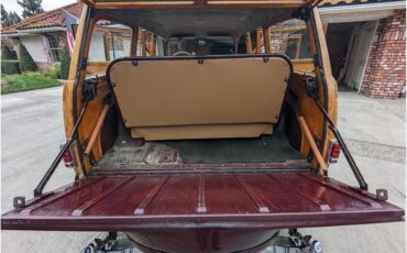Plymouth-Woody-wagon-1949-Maroon-Tan-10