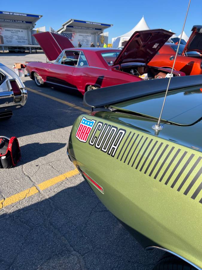 Plymouth-aar-cuda-1970-green-11