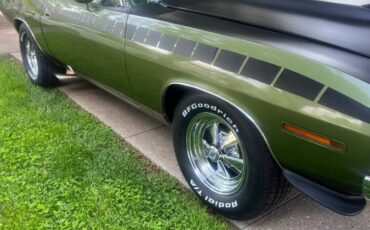 Plymouth-aar-cuda-1970-green-16