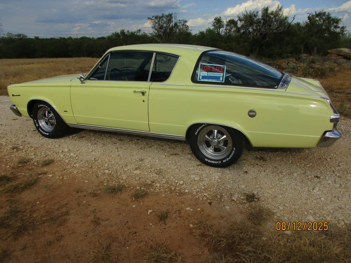Plymouth-barracuda-1966-yellow-1