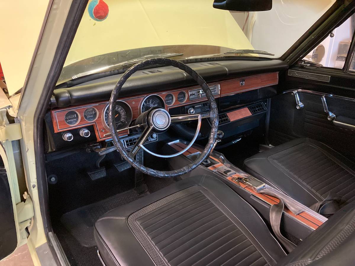 Plymouth-barracuda-1966-yellow-10