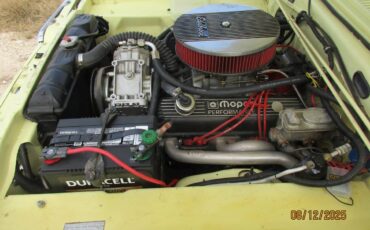 Plymouth-barracuda-1966-yellow-11