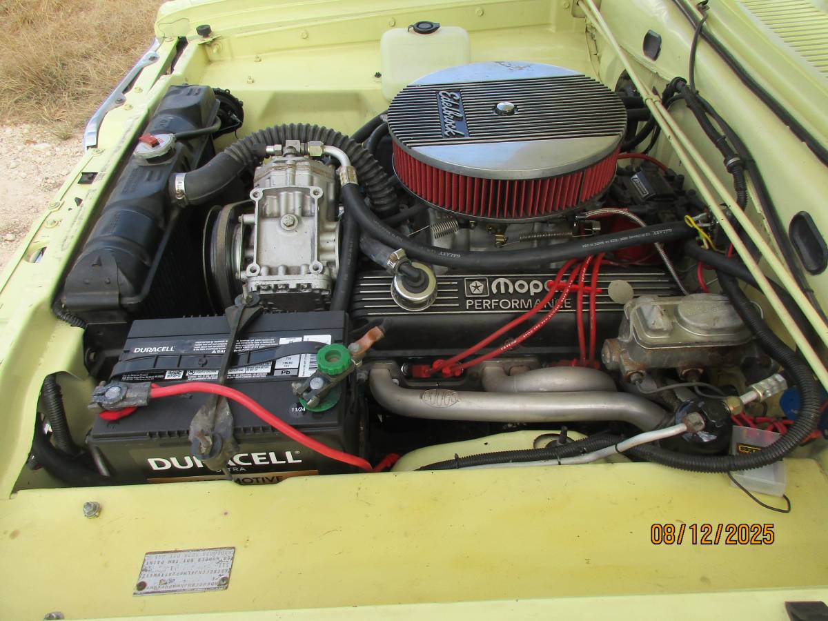 Plymouth-barracuda-1966-yellow-11