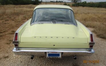Plymouth-barracuda-1966-yellow-2