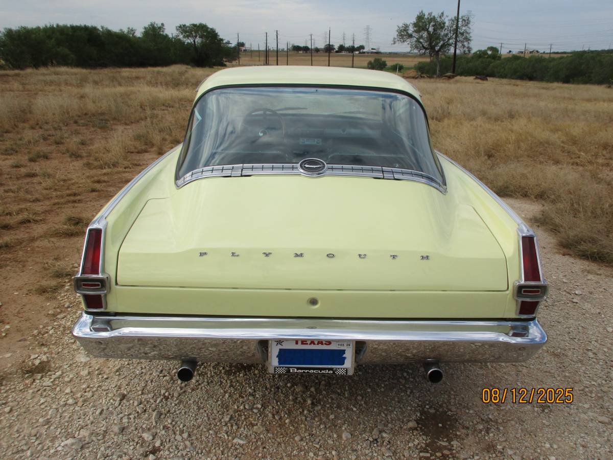 Plymouth-barracuda-1966-yellow-2