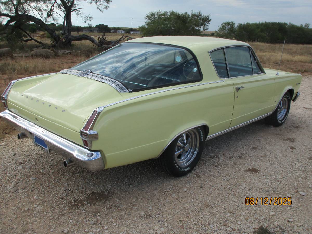 Plymouth-barracuda-1966-yellow-3