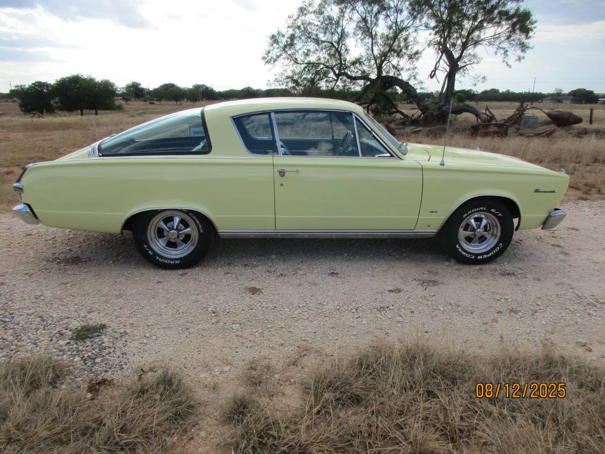 Plymouth-barracuda-1966-yellow-4