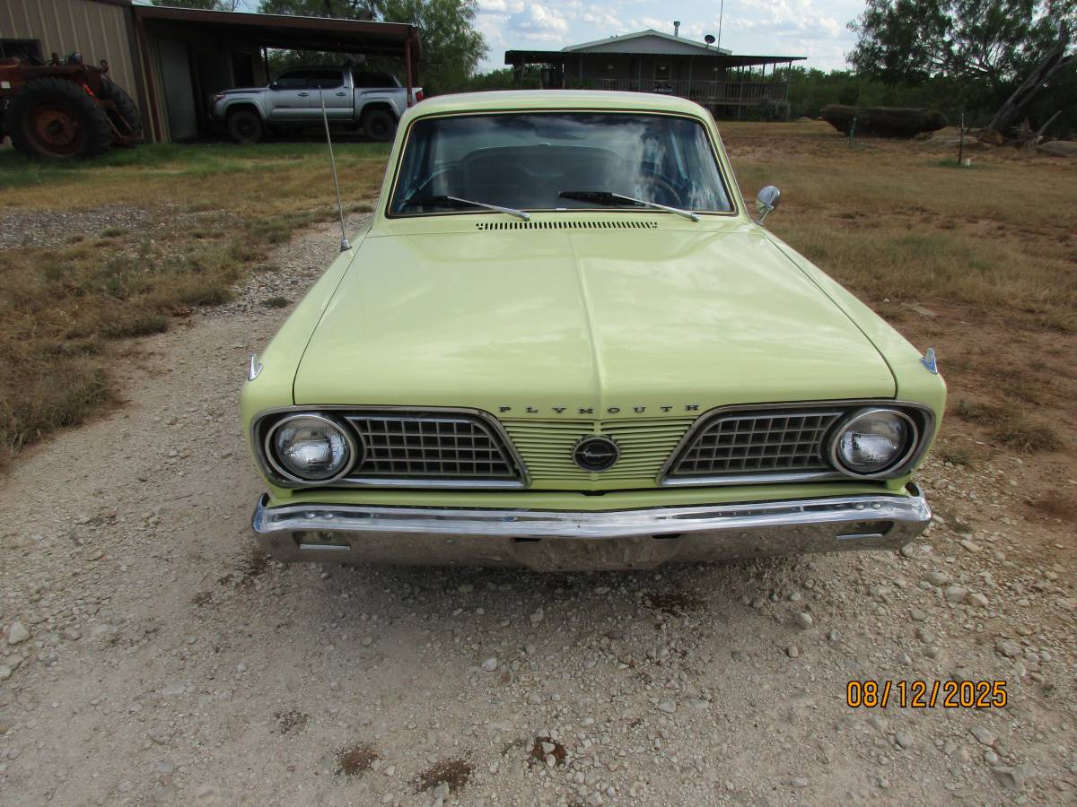 Plymouth-barracuda-1966-yellow-5