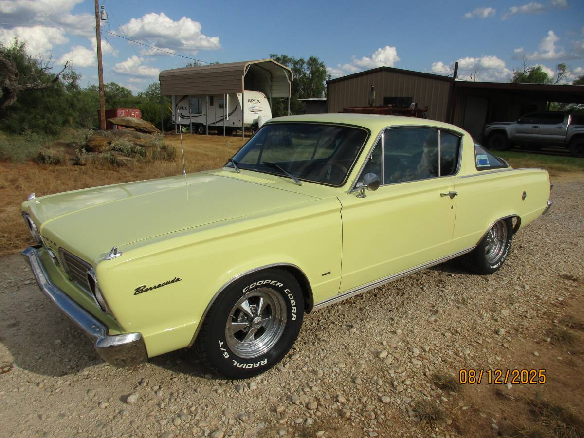 Plymouth-barracuda-1966-yellow