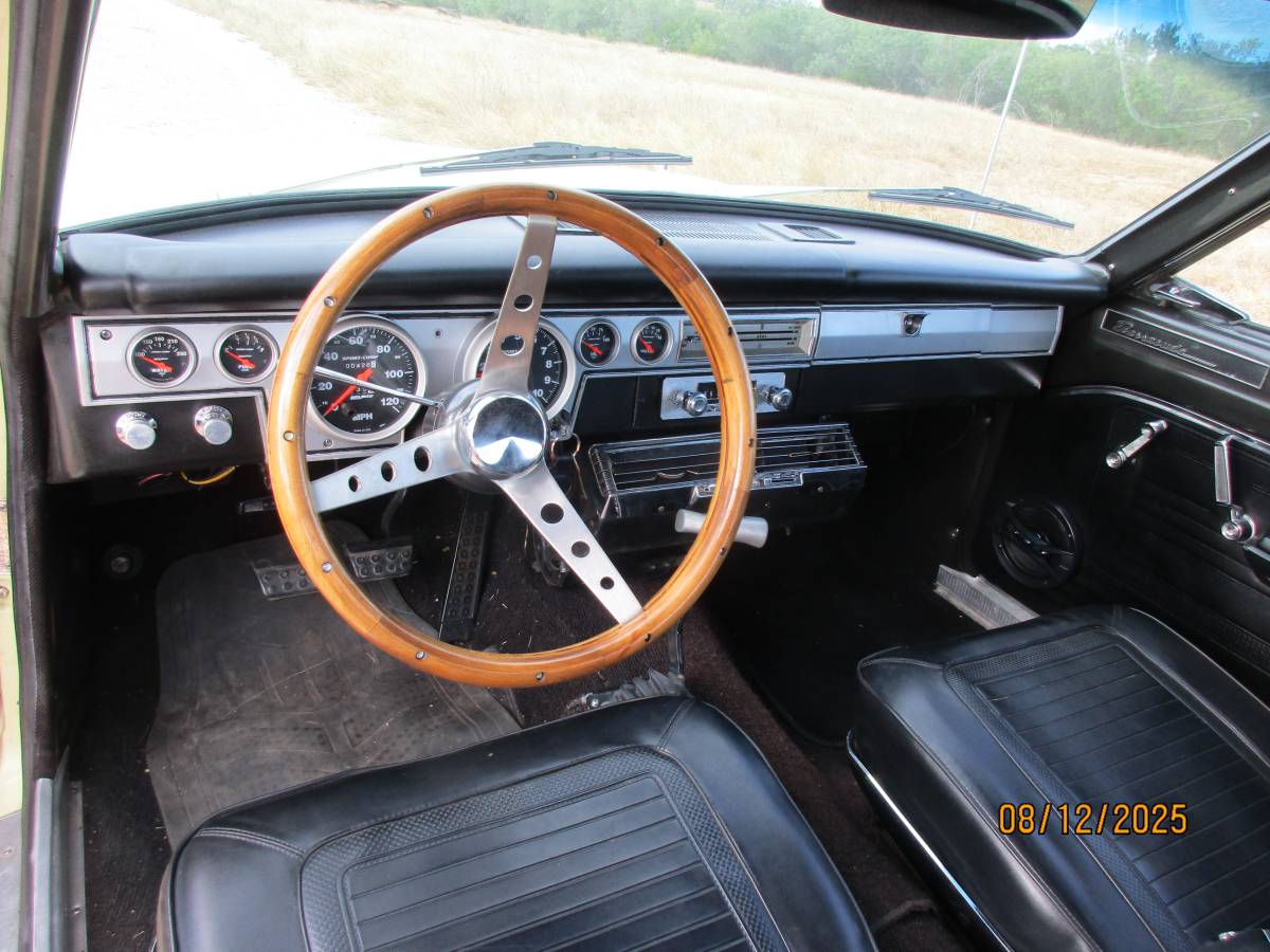 Plymouth-barracuda-1966-yellow-6