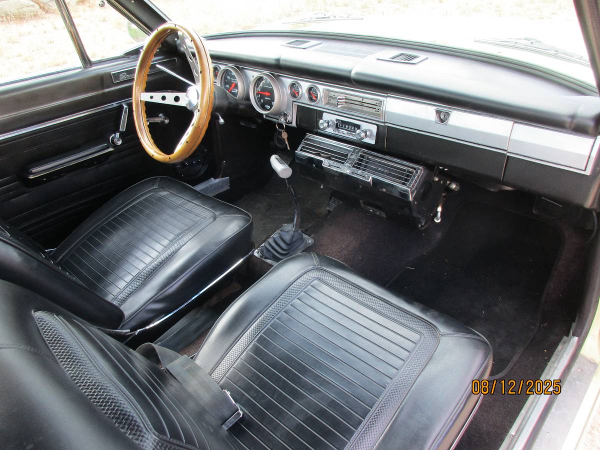 Plymouth-barracuda-1966-yellow-9