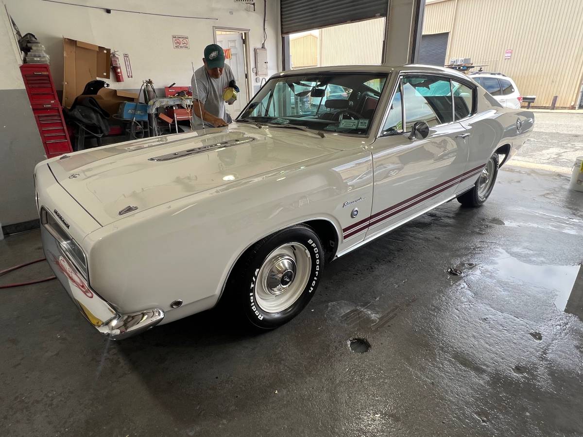 Plymouth-barracuda-1968-white-10