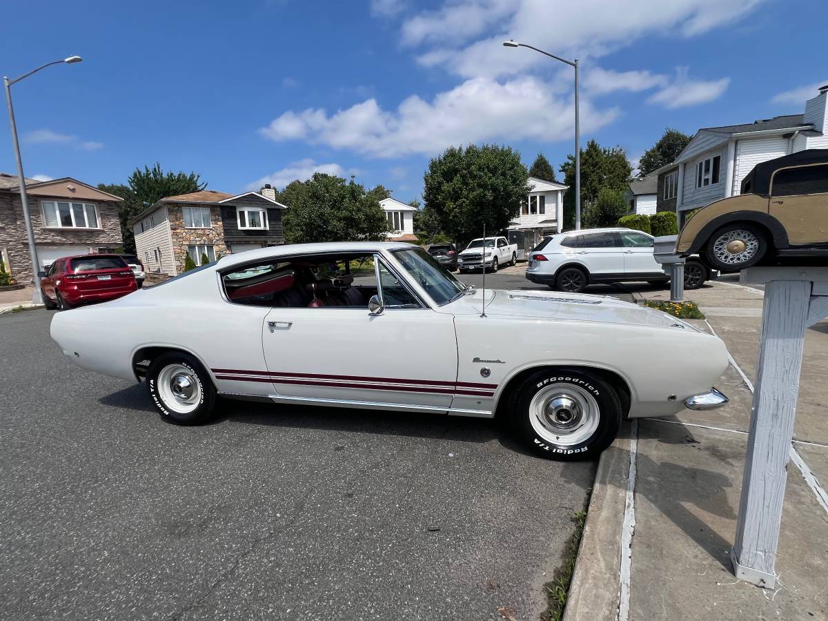 Plymouth-barracuda-1968-white-11