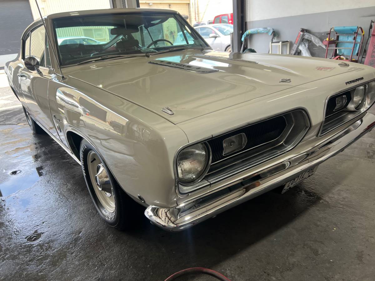 Plymouth-barracuda-1968-white-18