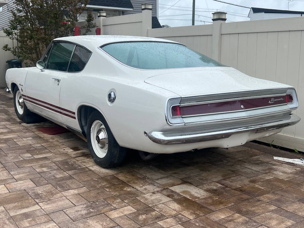 Plymouth-barracuda-1968-white-2