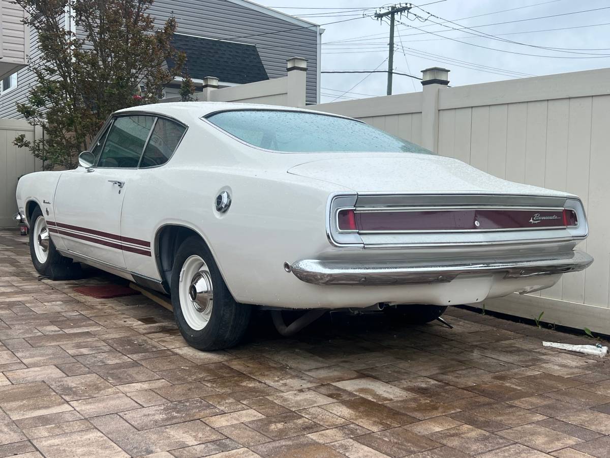 Plymouth-barracuda-1968-white-3